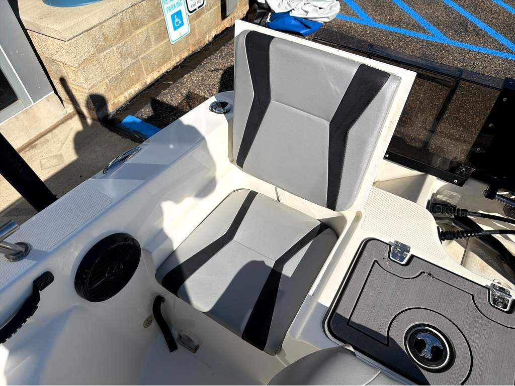 2019 Larson DFX 1750 - Image 17