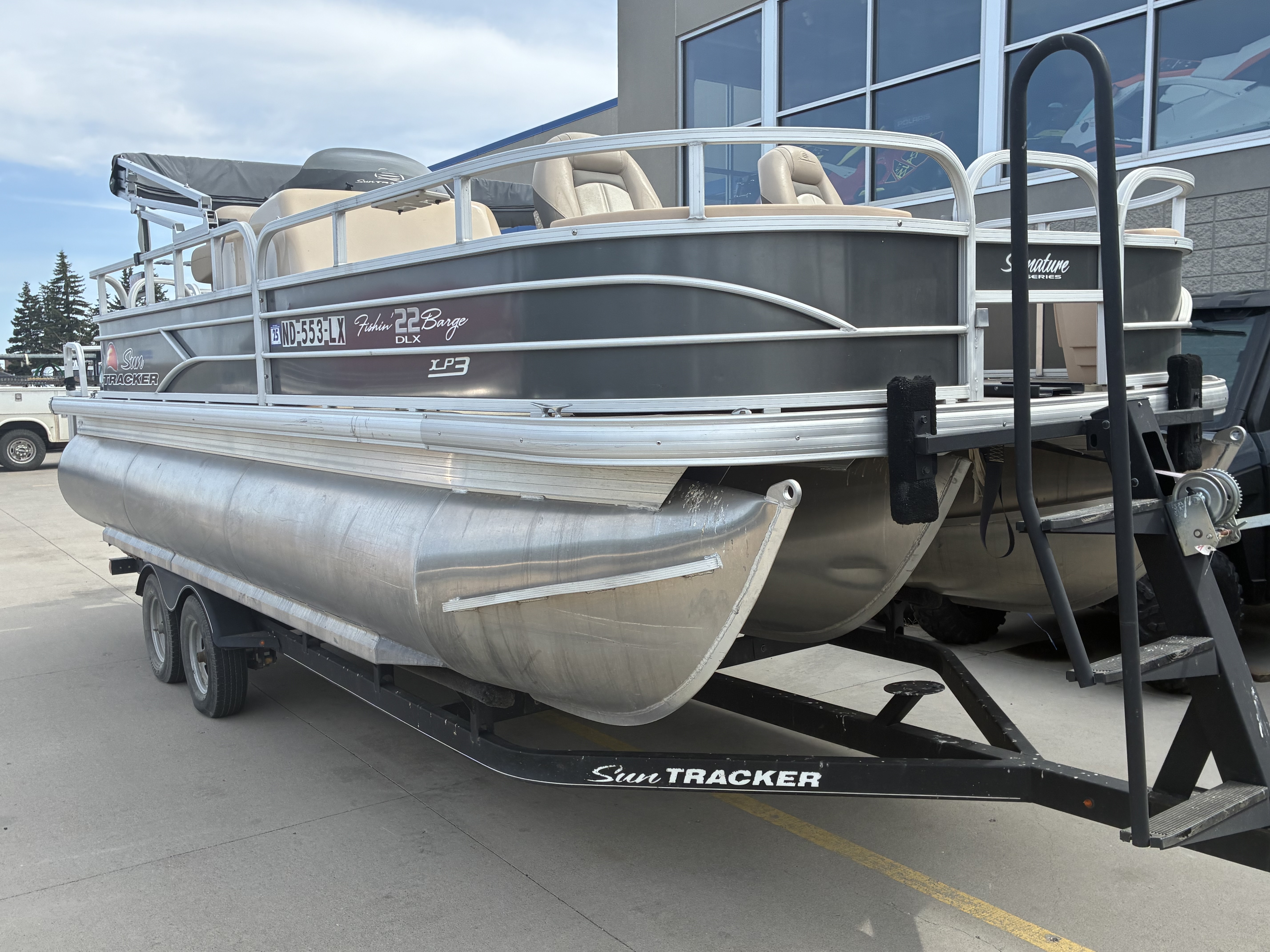 Suntracker Fishing Barge 22 XP3 - Image 2