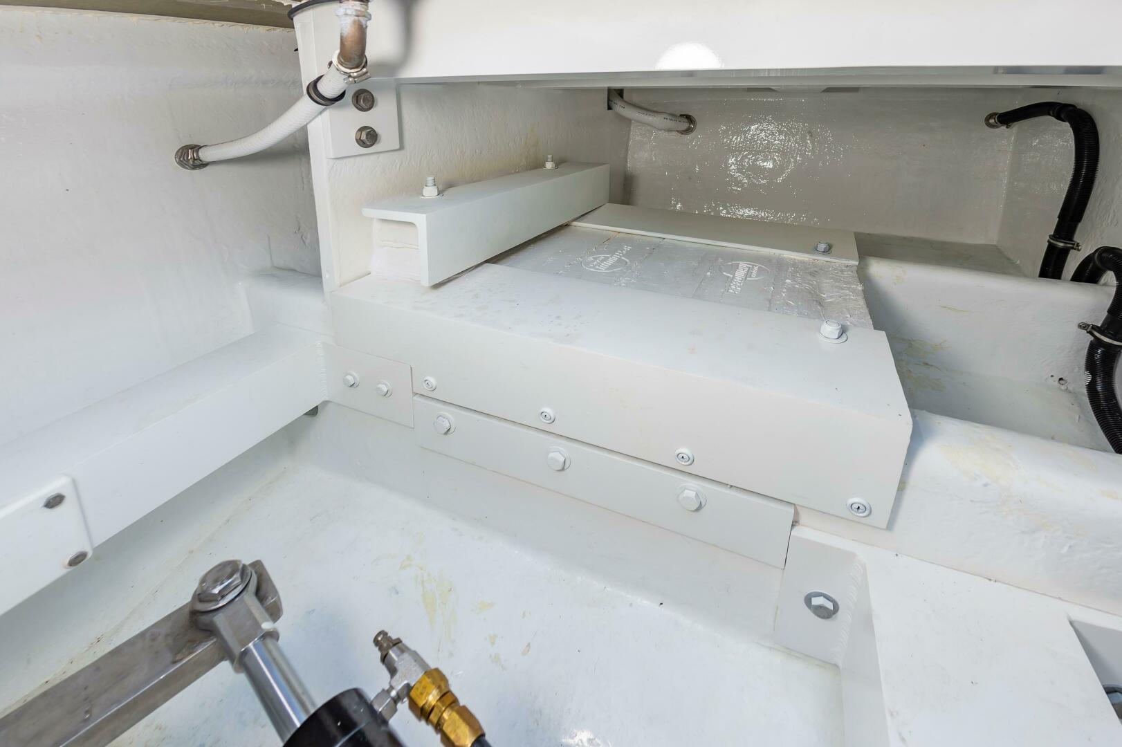 2024 Custom Chesapeake Bay Built Custom 33' - Image 31