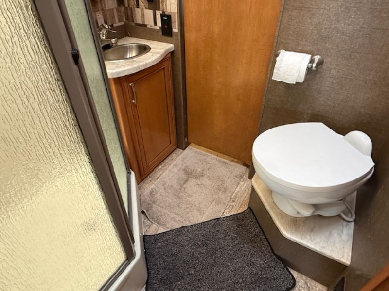 2017 Thor Motor Coach Four Winds Super C 35SB - Image 14