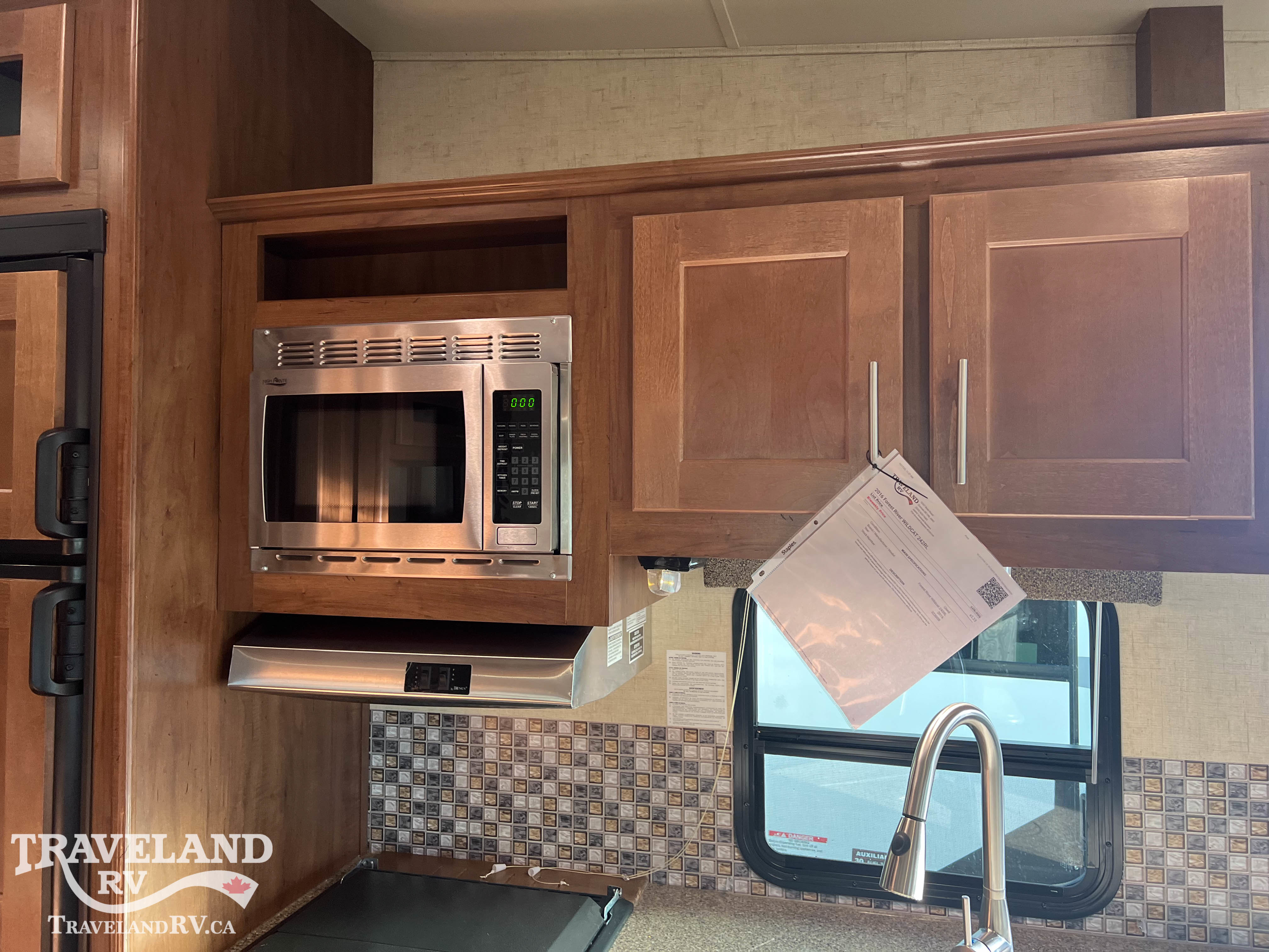 2016 Forest River WILDCAT 242RL - Image 16