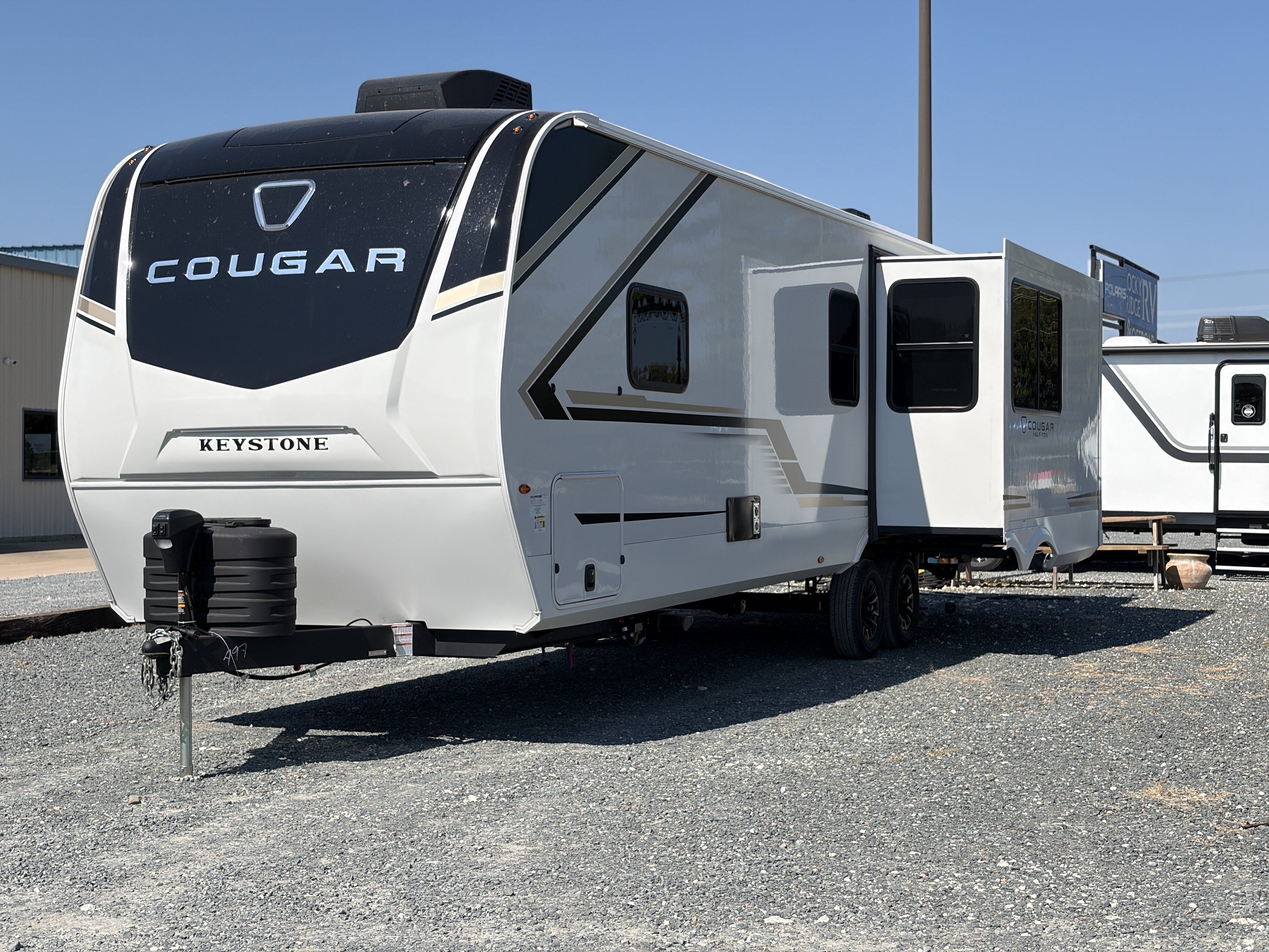 2027 Keystone COUGAR HALF-TON 29RKE - Image 3