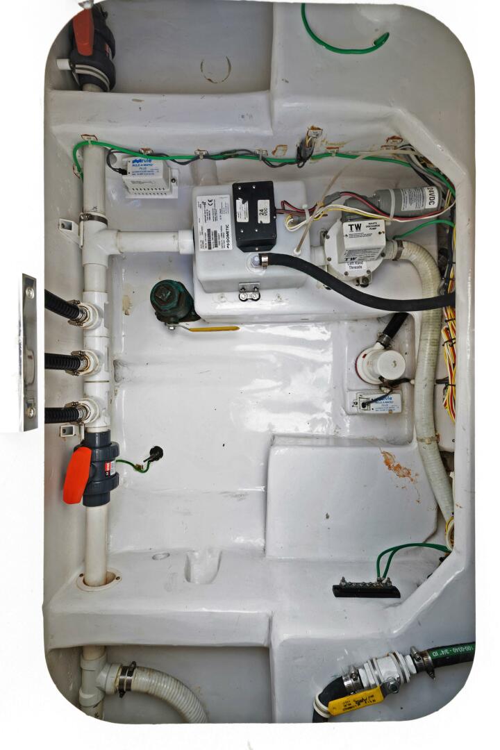 2015 Viking 46 Convertible - Image 44