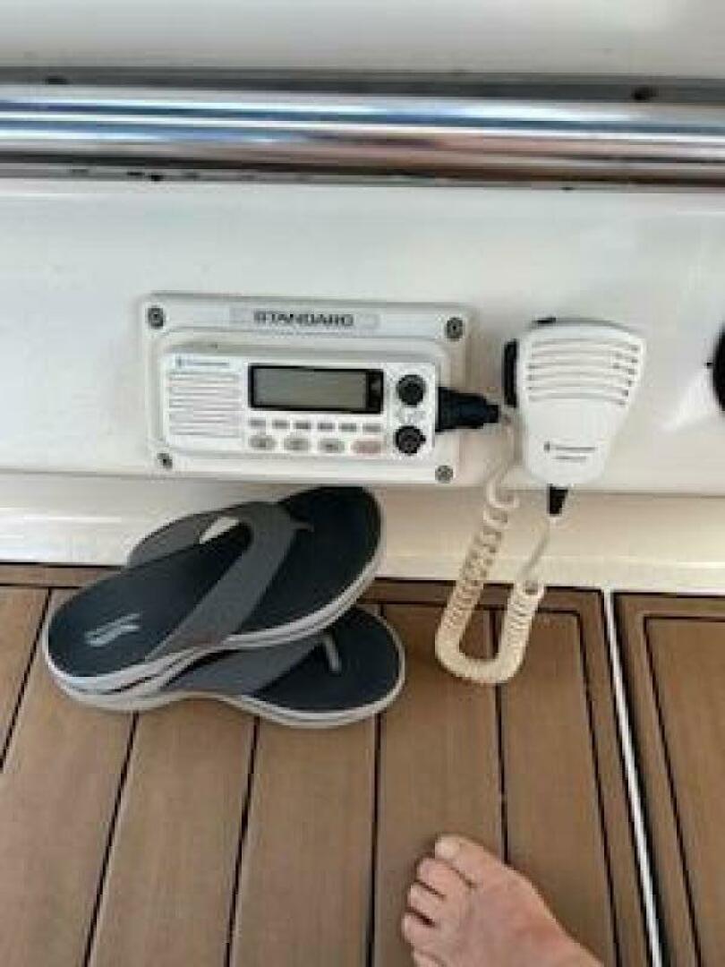 1996 Sea Ray 330 Express Cruiser - Image 9