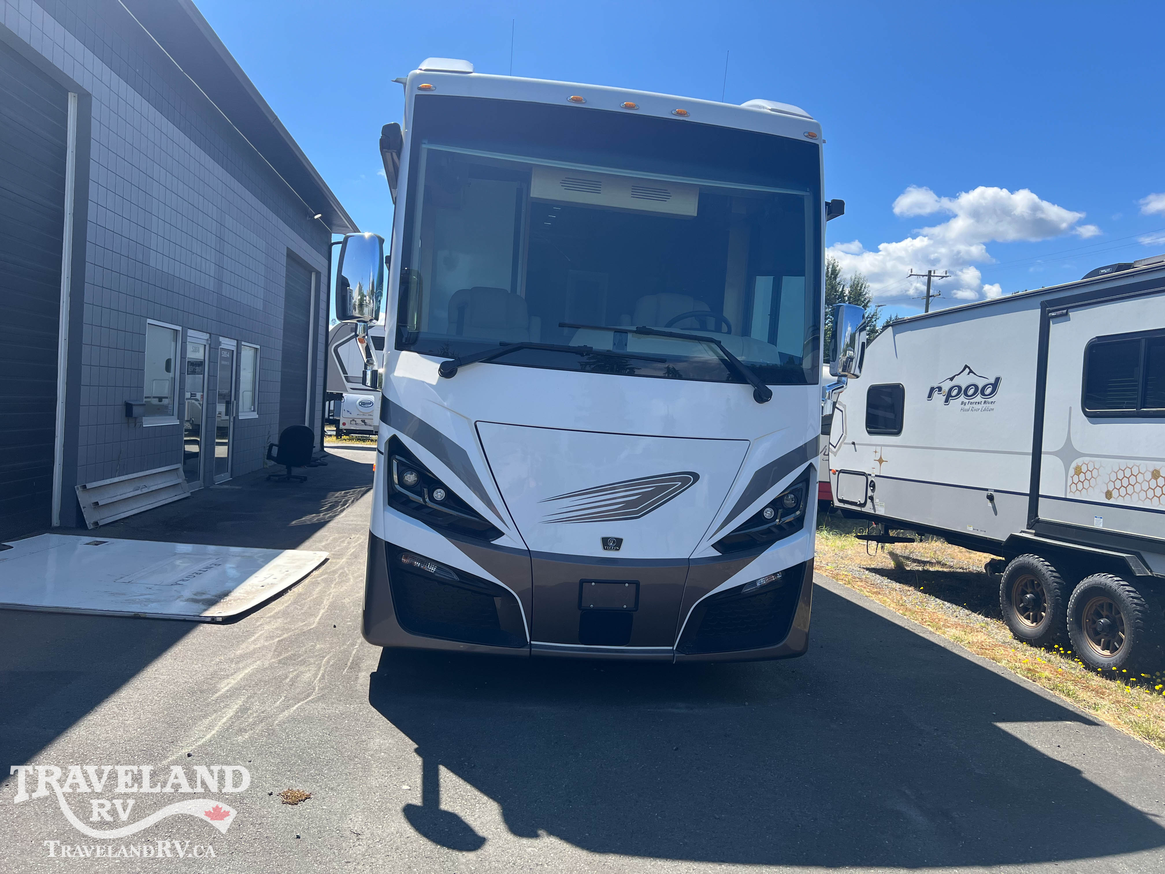 2022 Tiffin Phaeton 40 IH - Image 6