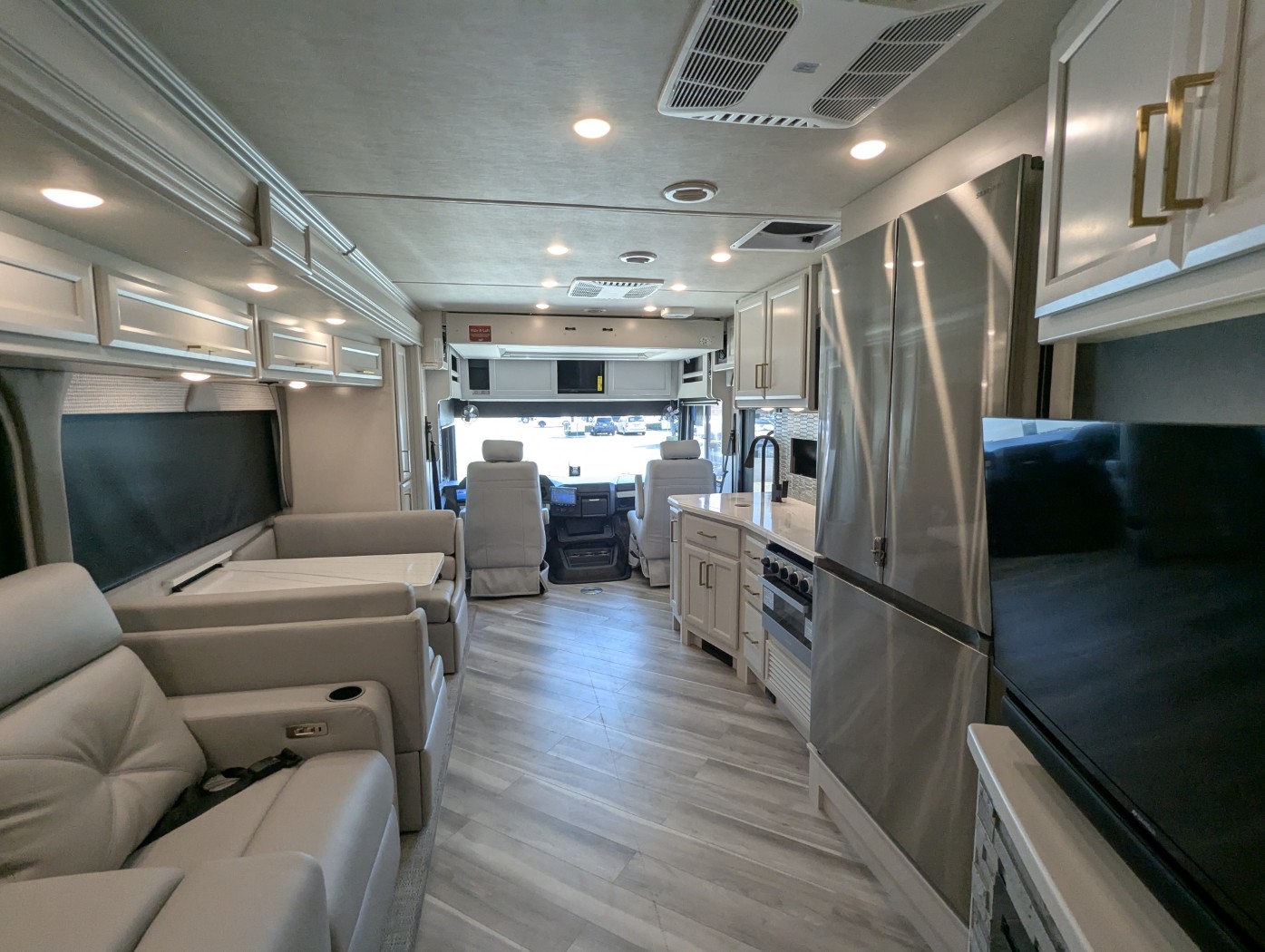 2026 Fleetwood Bounder 33C - Image 27