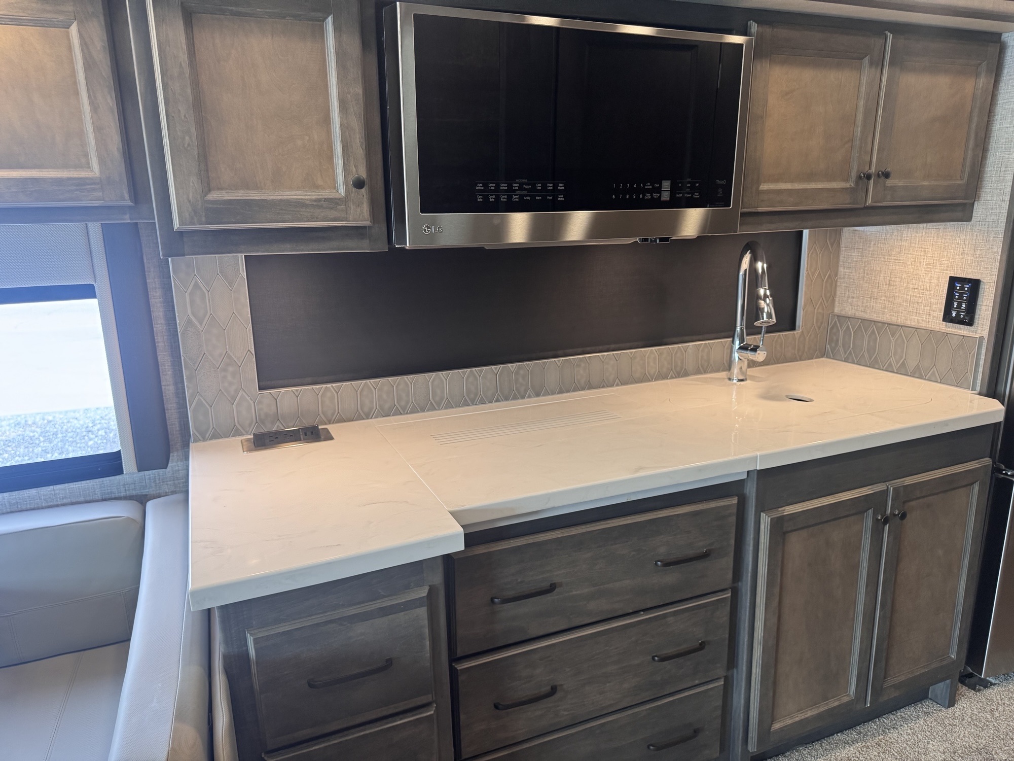 2023 TIFFIN ALLEGRO 34 PA - Image 14