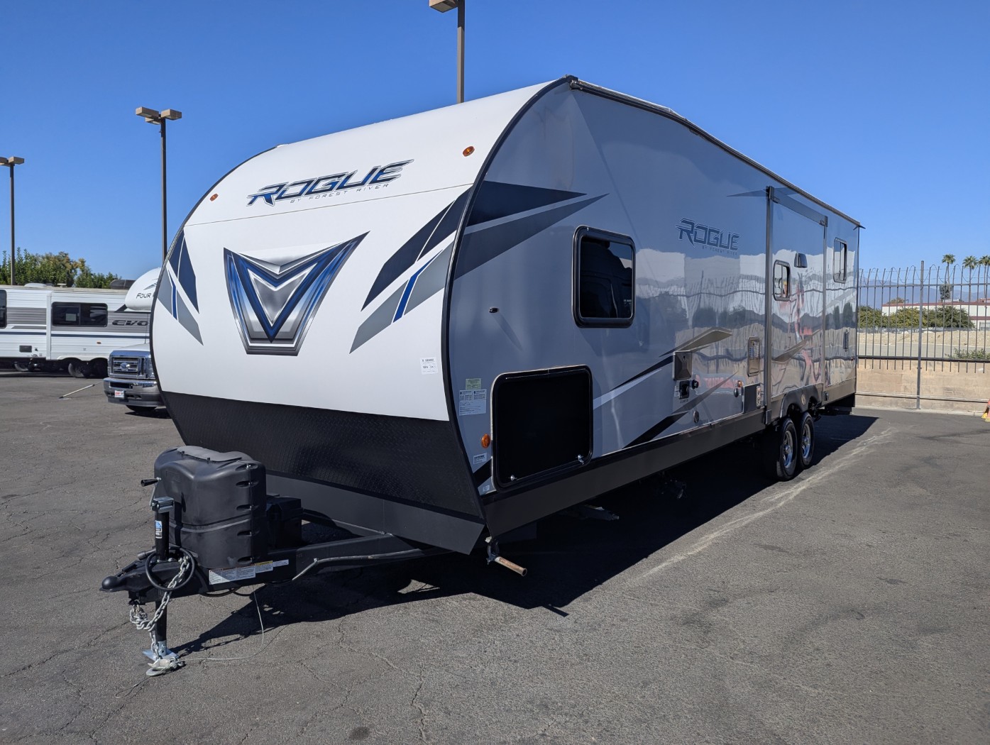 2022 Forest River Vengeance Rogue 26V - Image 3