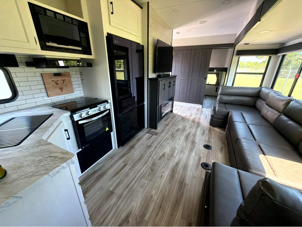 2027 VENTURE RV SPORTTREK 312VTB - Image 16