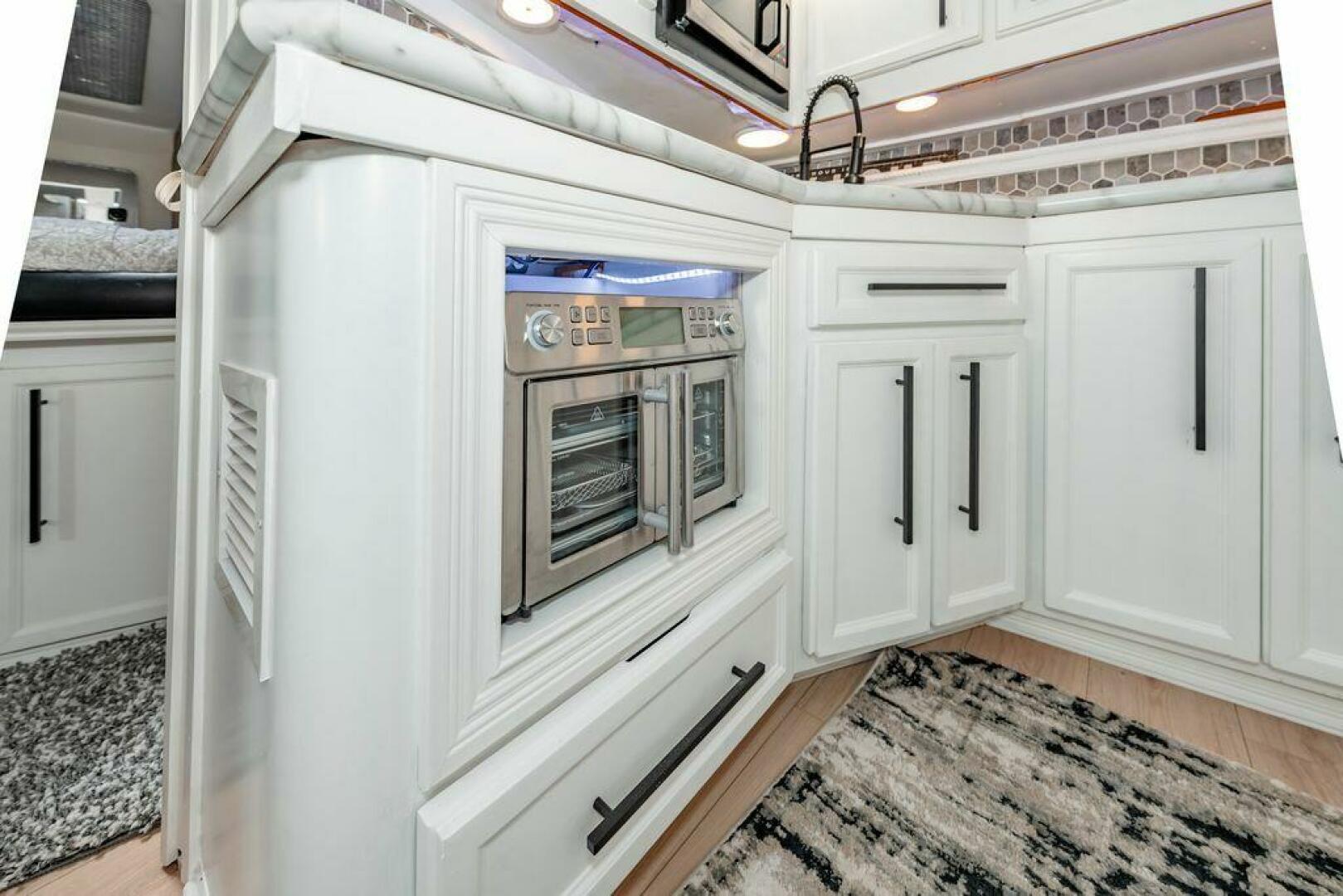 1991 Cruisers Yachts 3850 Aft Cabin - Image 19
