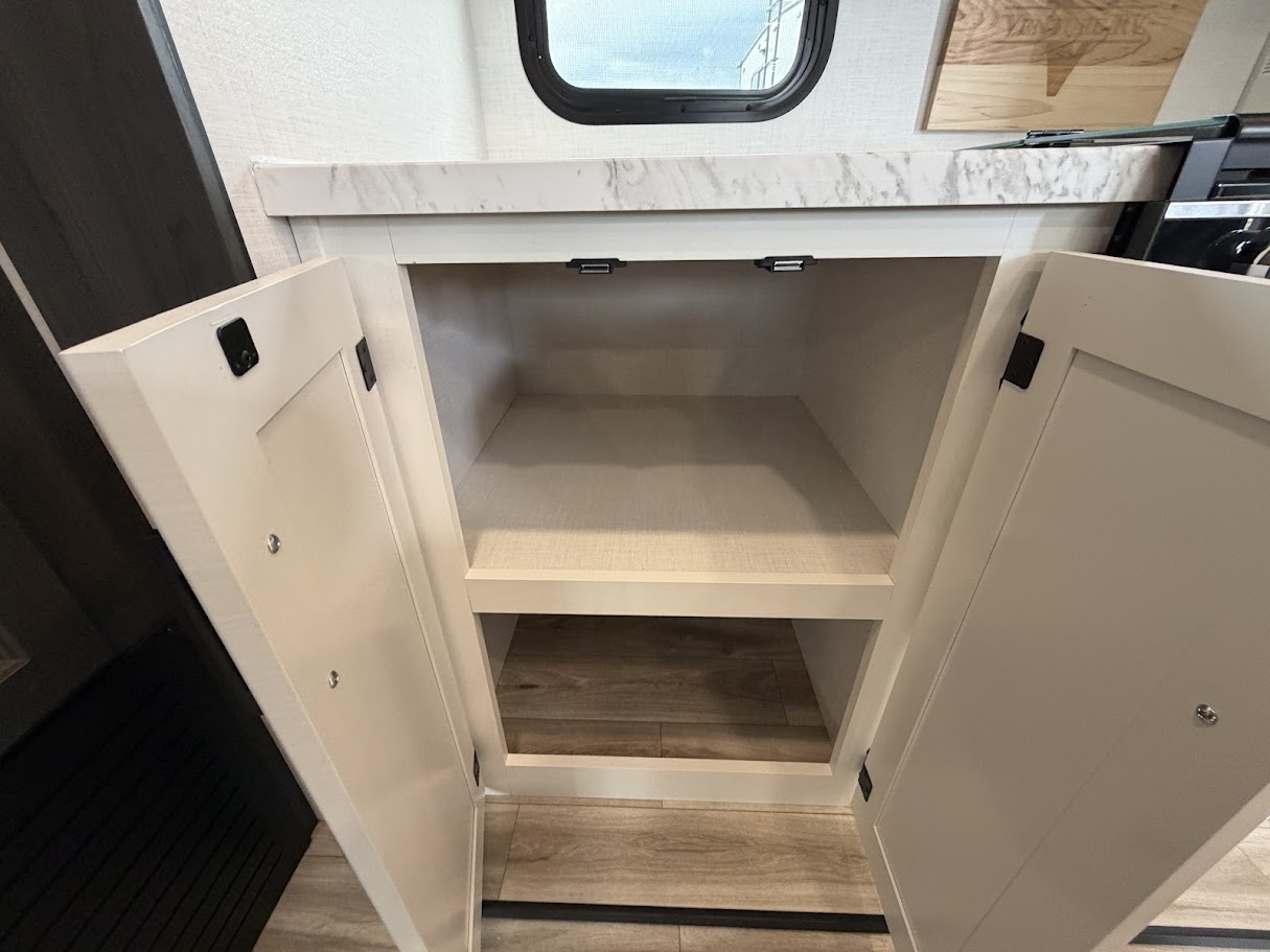 2026 VENTURE RV SPORTTREK 327VIK - Image 31