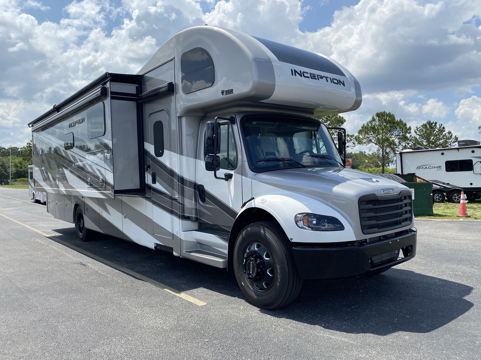 2026 Thor Motor Coach Inception