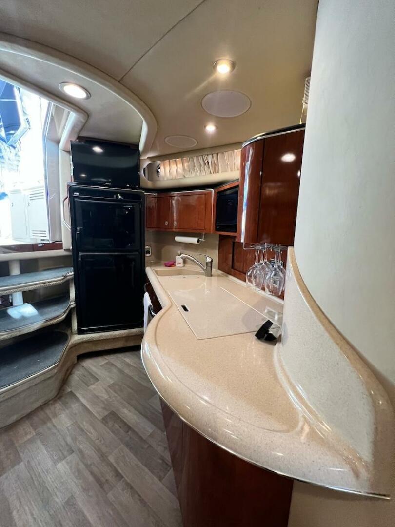2004 Sea Ray 380 Sundancer - Image 40