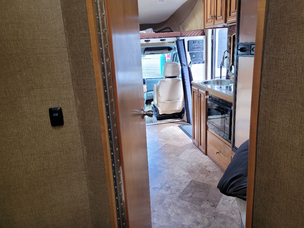 2016 Thor Motor Coach Siesta Sprinter 24SL - Image 17