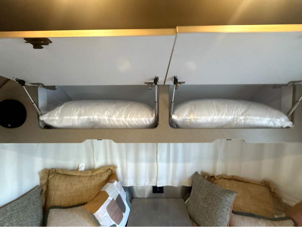 2027 AIRSTREAM FLYING CLOUD 25FBT - Image 29