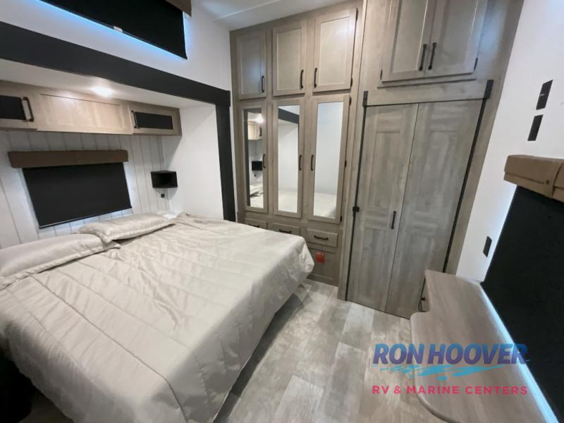 2026 PALOMINO 429LFT - Image 32
