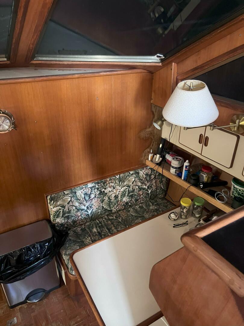 1990 Jefferson 43 Sundeck - Image 24