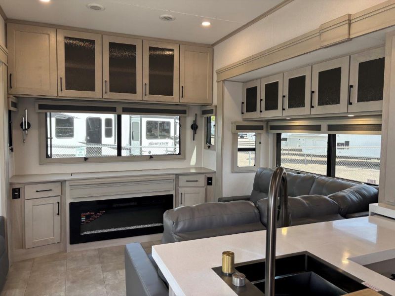 2025 Grand Design Solitude 388MBS - Image 7