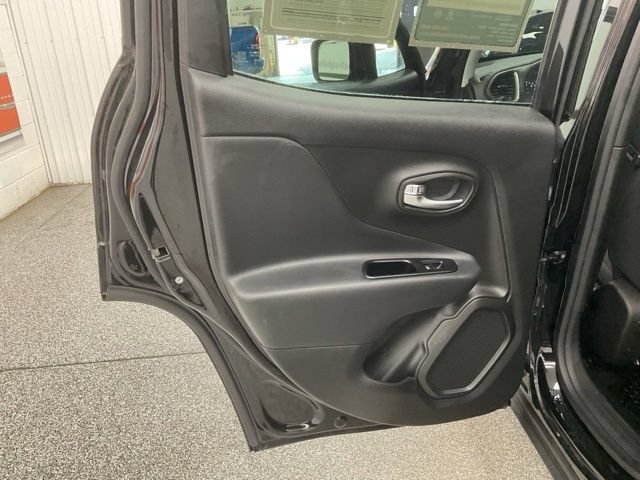 2022 Jeep Renegade Utility 4D Latitude 4WD - Image 25
