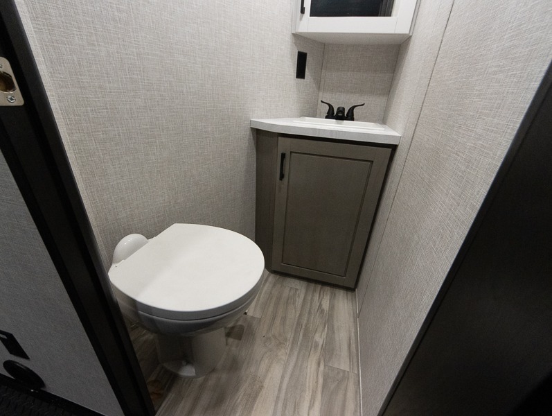 2025 Jayco Seismic Luxury Series 4113 - Image 28