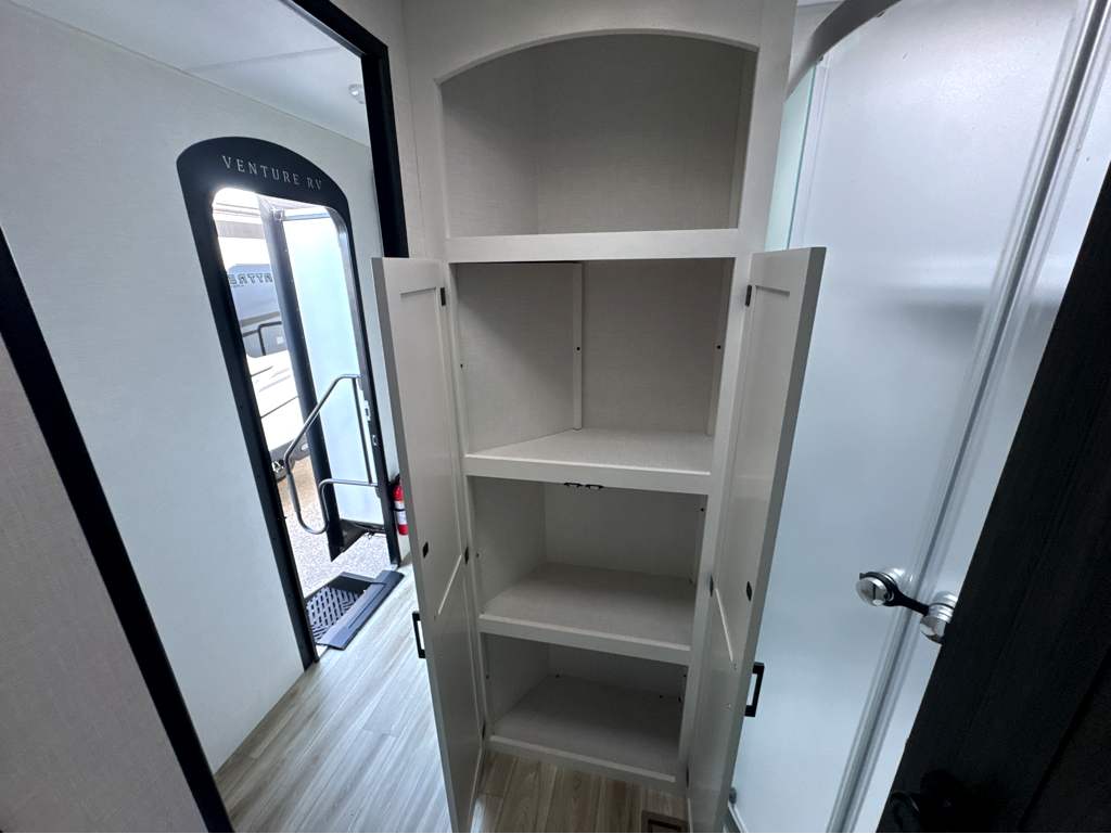 2026 VENTURE RV SPORTTREK 312VIK - Image 17