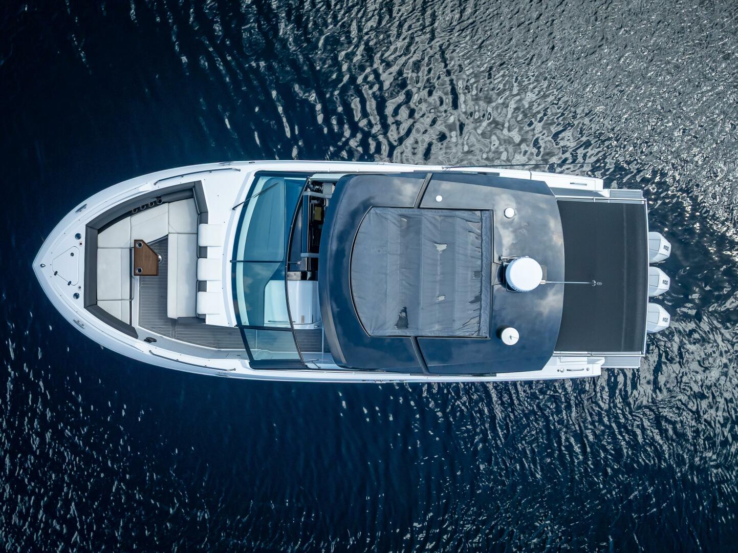 2022 Cruisers Yachts GLS OB - Image 32