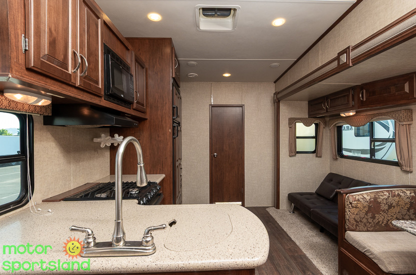 2014 Keystone Laredo 3325TG - Image 13