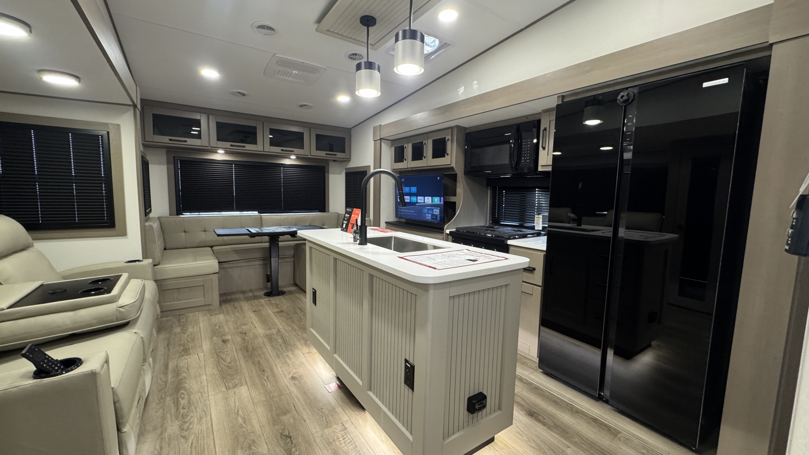 2026 Grand Design Reflection 324MBS - Image 9