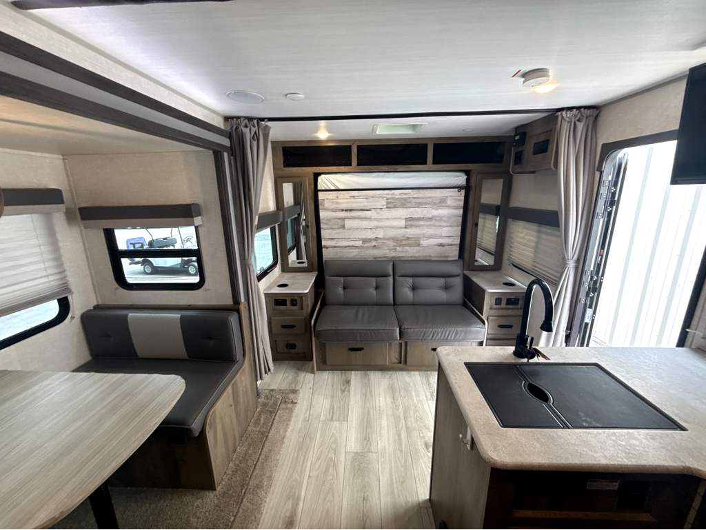 2022 FOREST RIVER SURVEYOR 240BHLE - Image 11
