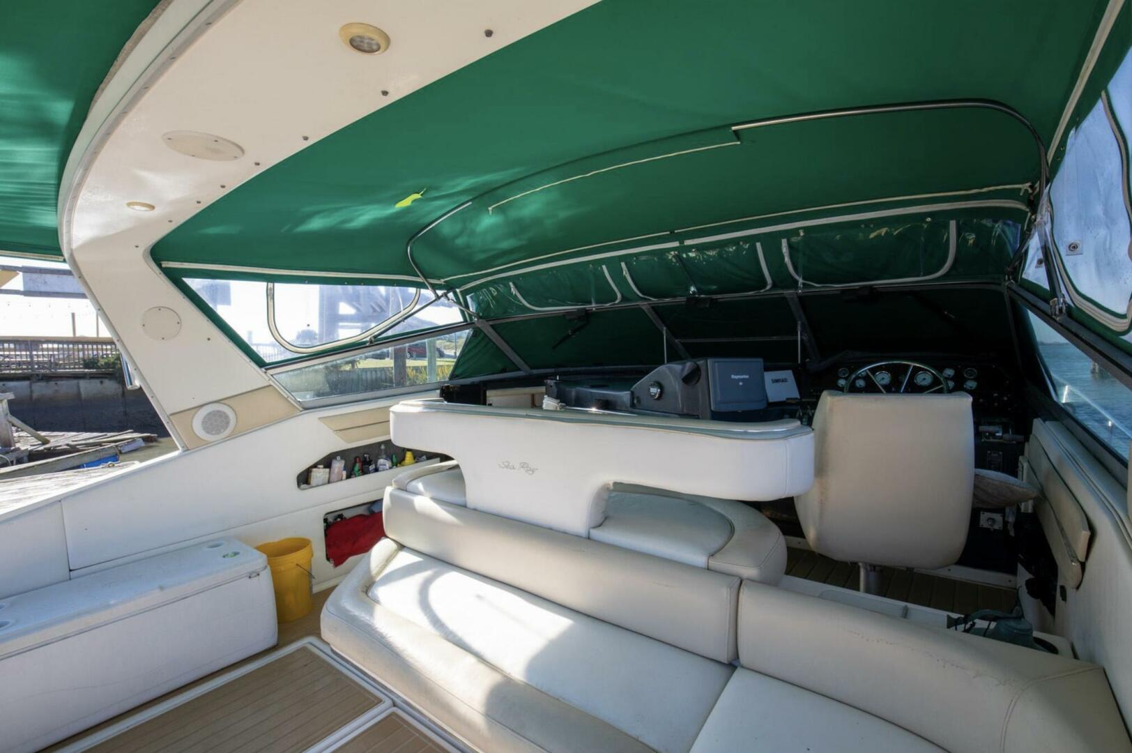 1990 Sea Ray 420 Sundancer - Image 15