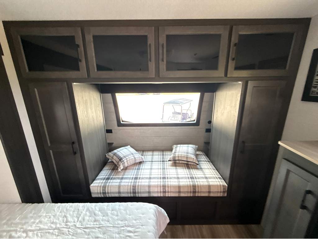 2026 VENTURE RV SPORTTREK 343VIB - Image 28