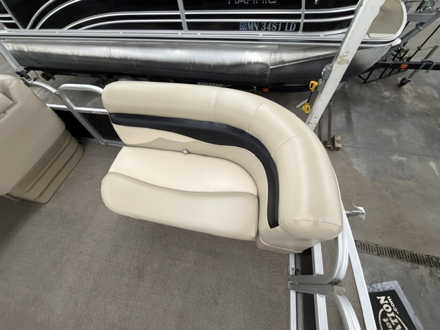 2012 BENNINGTON 20 SL - Image 9