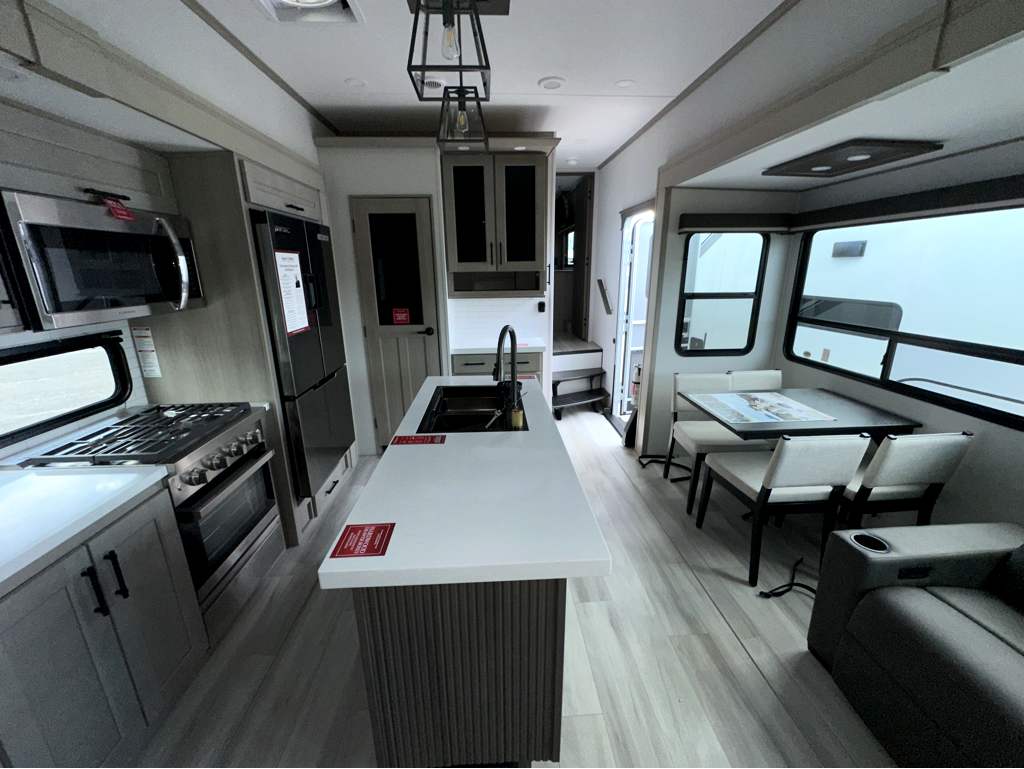 2026 GRAND DESIGN INFLUENCE 3704BH - Image 11