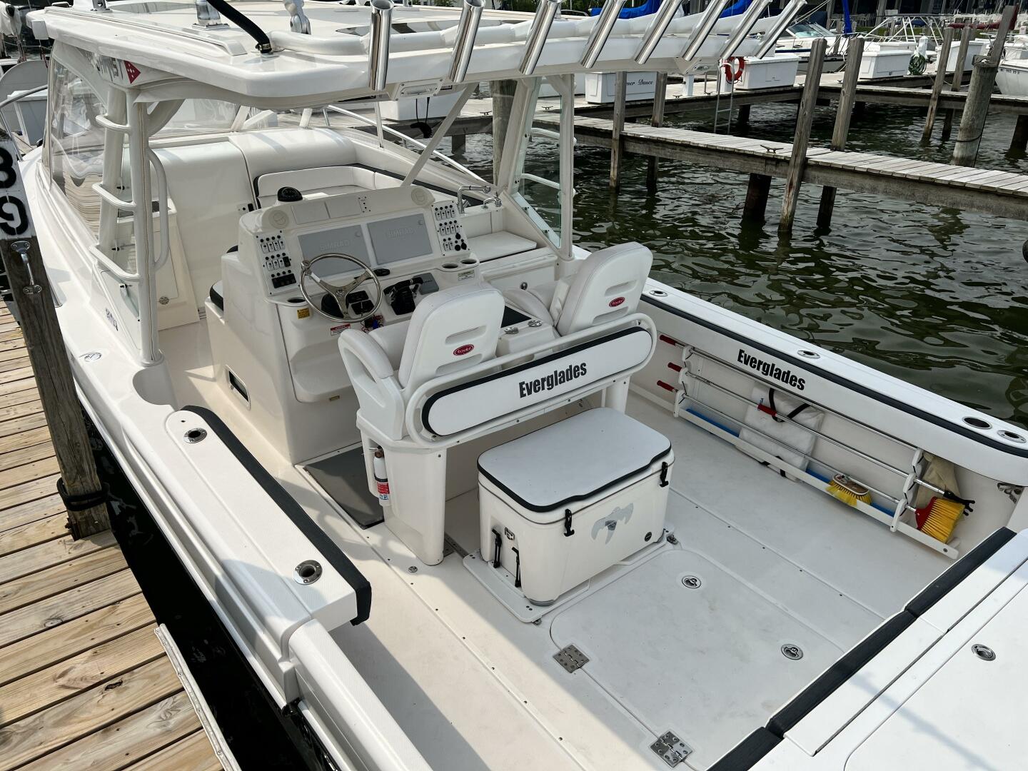 2012 Everglades 350 LX - Image 20