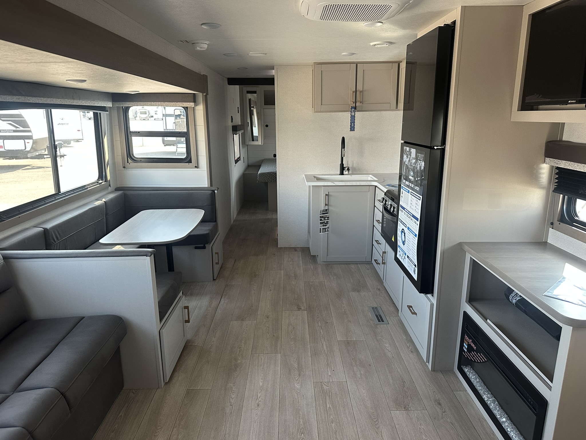 2027 JAYCO JAY FLIGHT 330TBS - Image 9
