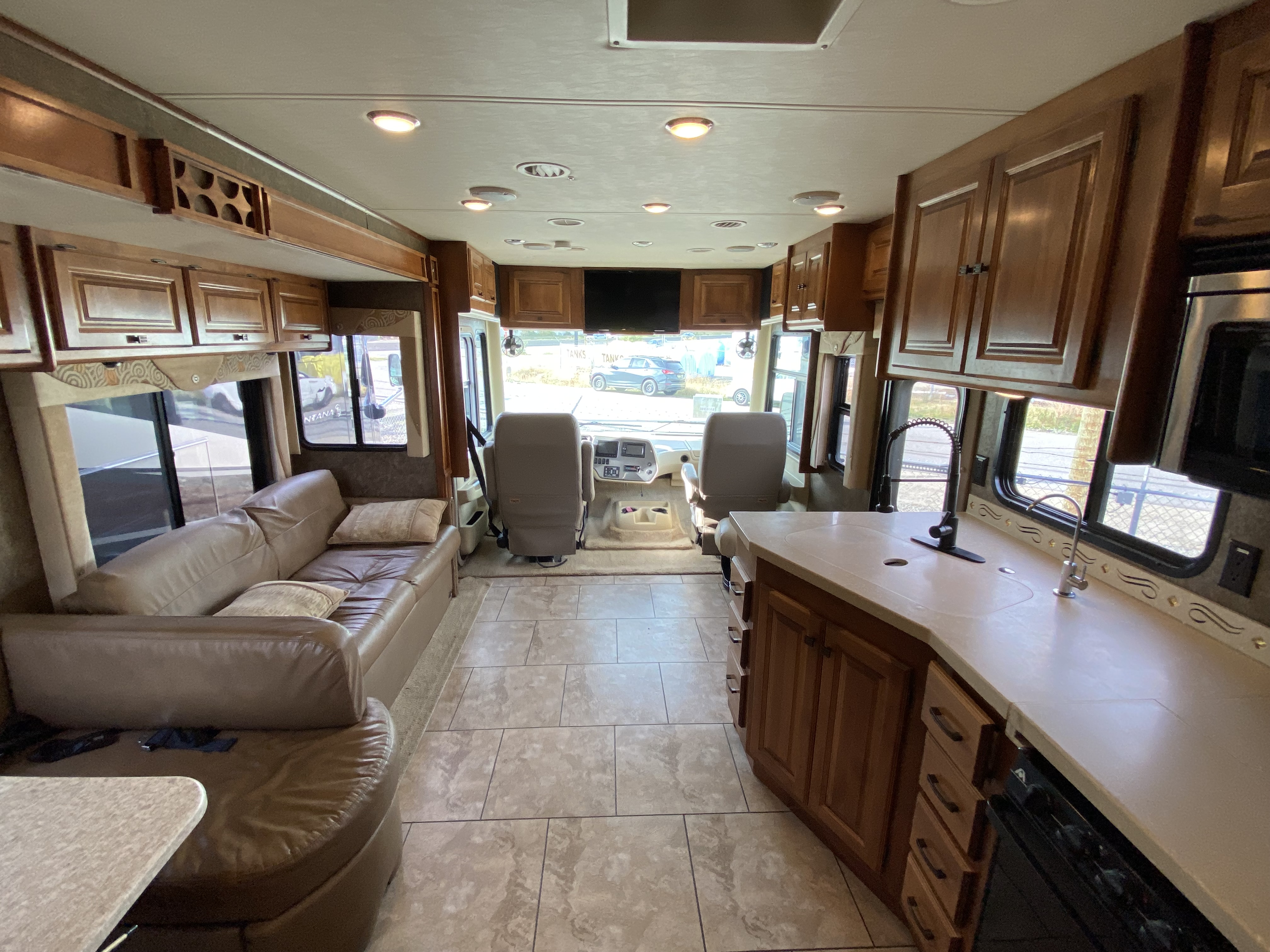 2014 Tiffin Allegro 32 CA - Image 5