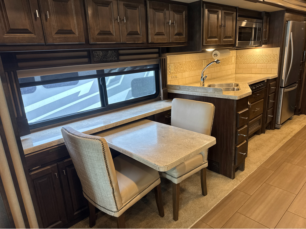 2018 TIFFIN ALLEGRO RED 33AA - Image 12