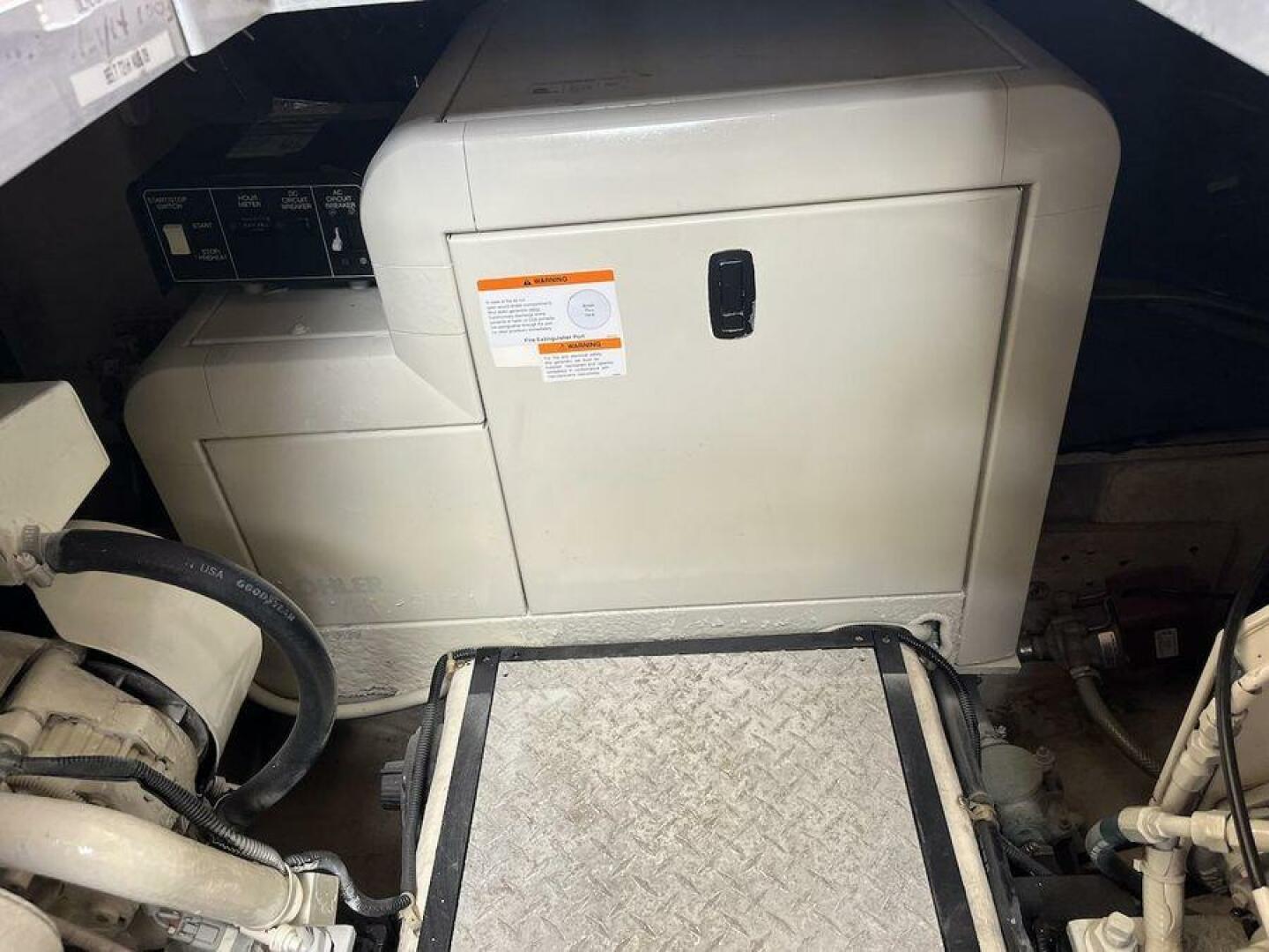 2000 Carver 396 Motor Yacht - Image 30