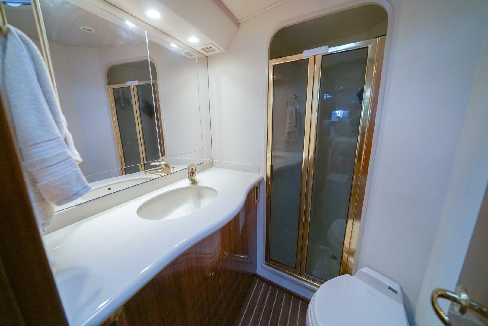 2007 Viking 45 Convertible - Image 16