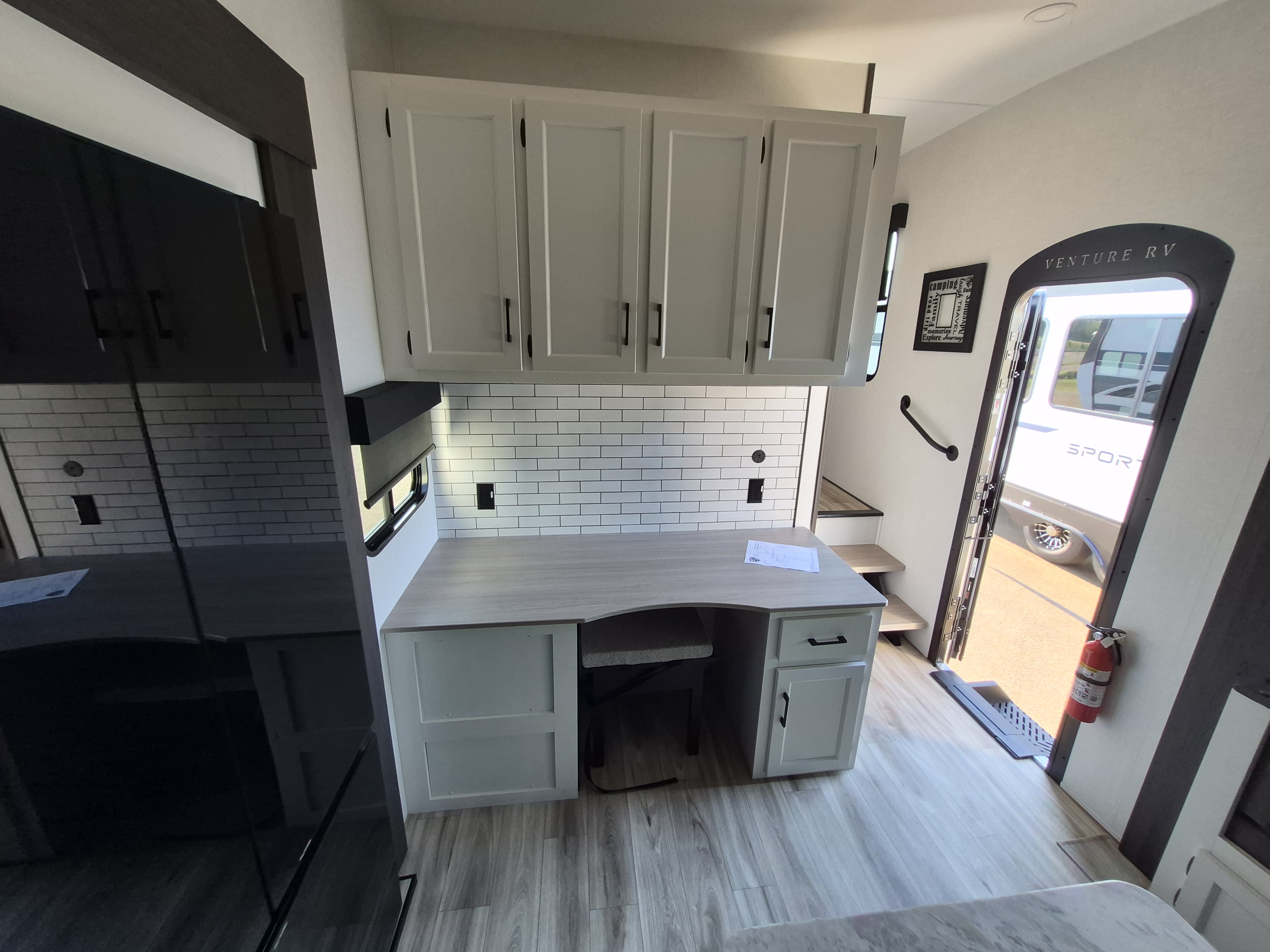 2027 VENTURE RV SPORTTREK 303VIK - Image 18