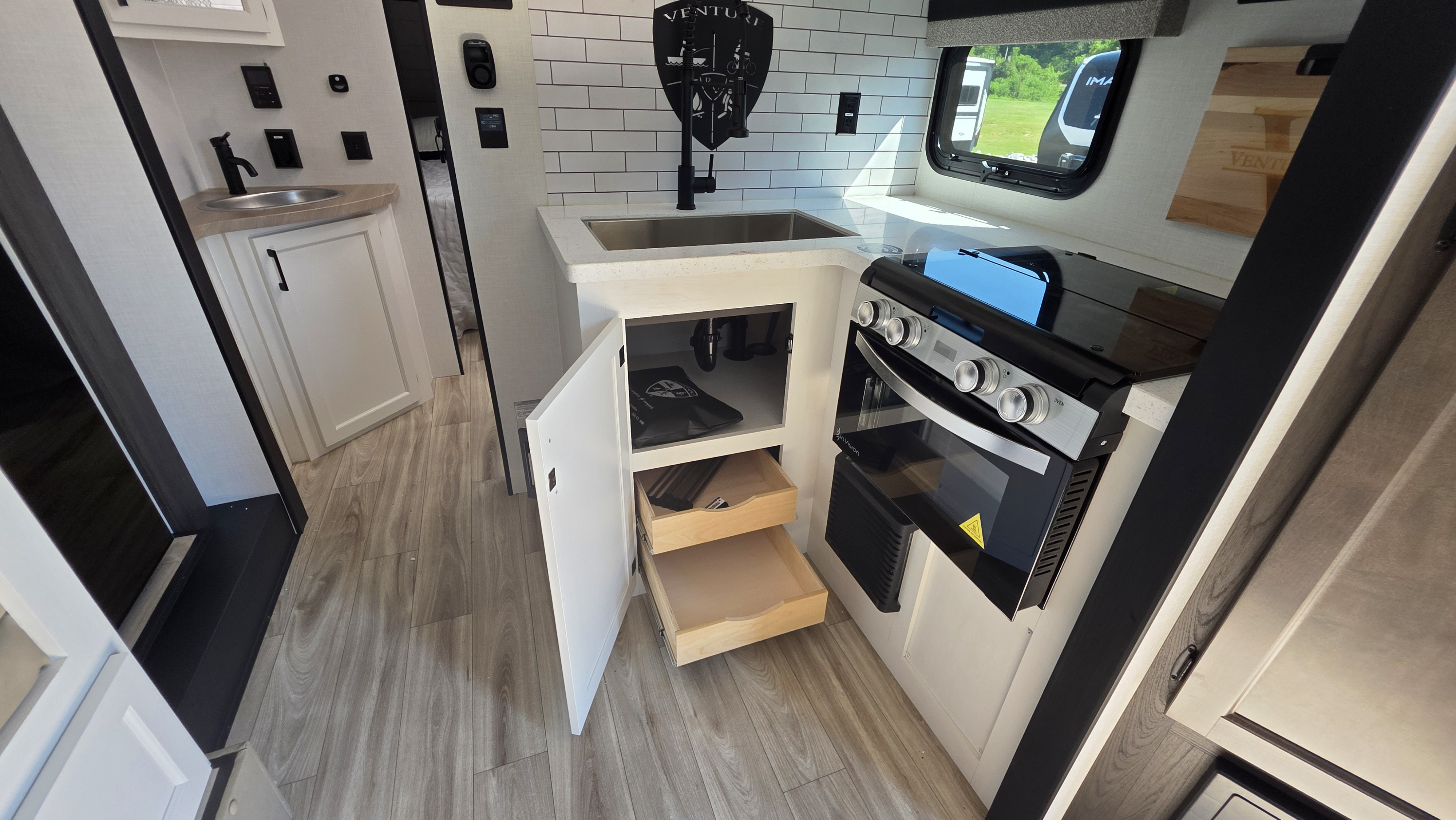 2027 VENTURE RV SPORTTREK STINGER 232VRL - Image 21