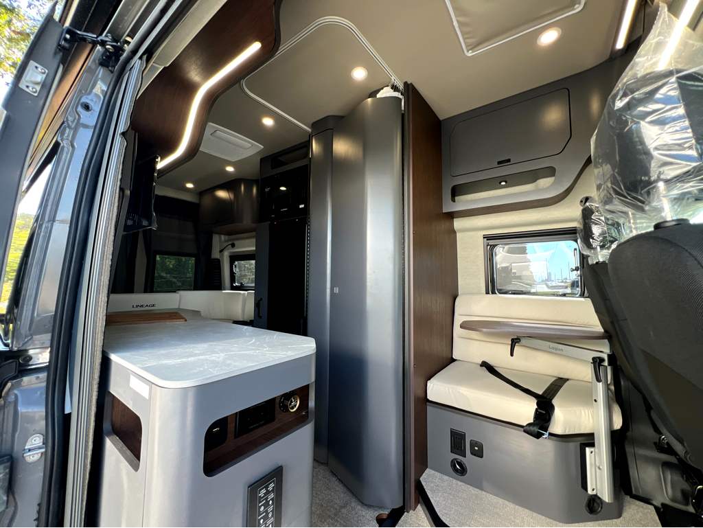 2027 GRAND DESIGN LINEAGE SERIESVP LVP2 - Image 5