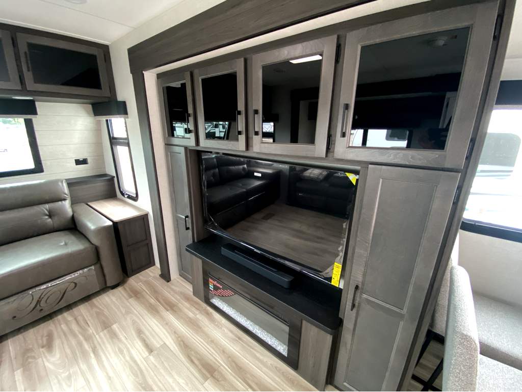 2026 VENTURE RV SPORTTREK 333VMI - Image 18
