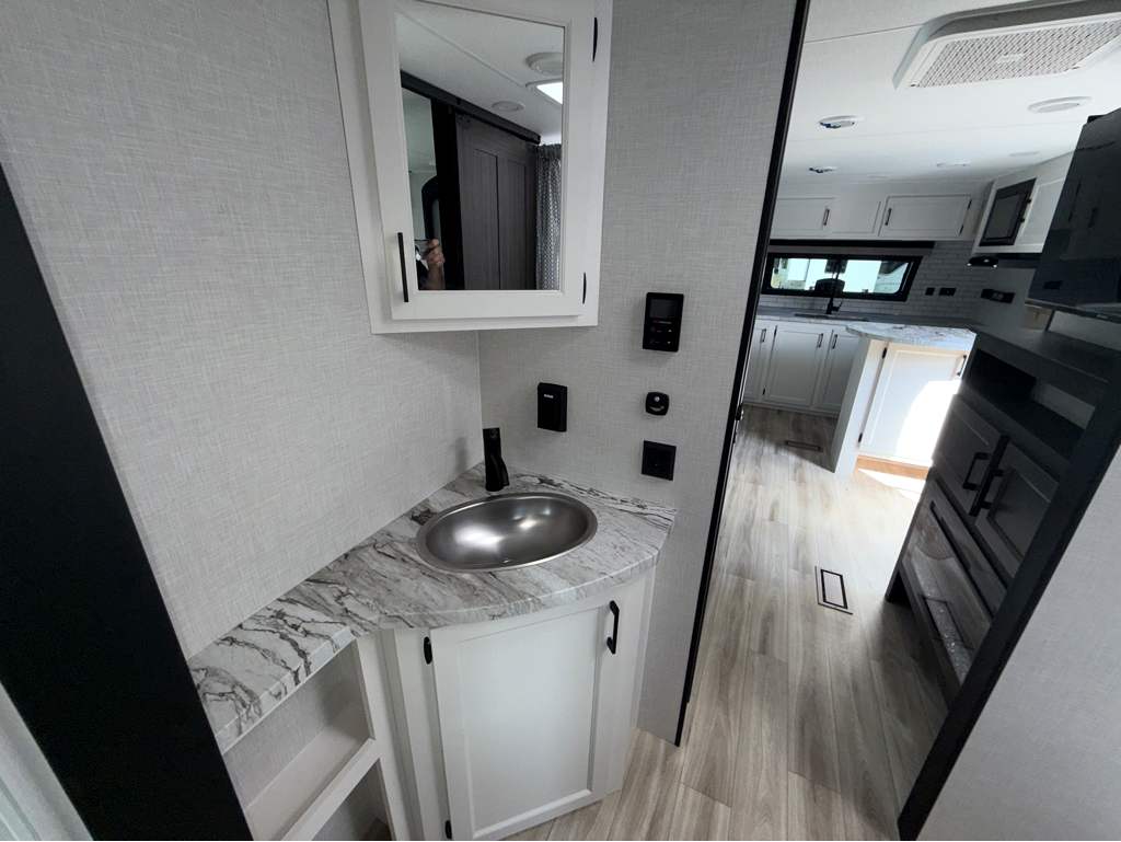 2026 VENTURE RV STRATUS 262VFK - Image 25