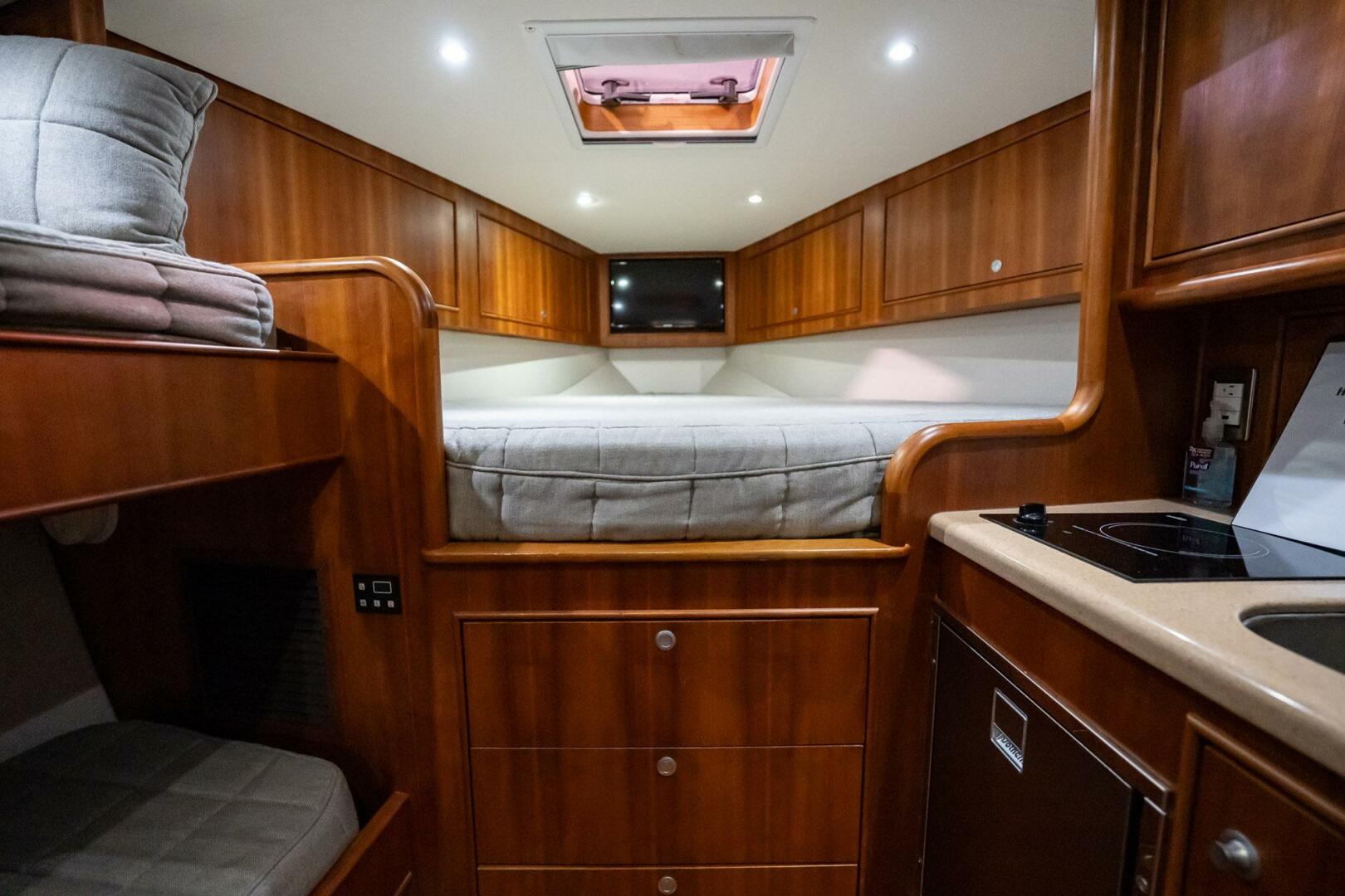 2012 Winter Custom Yachts 38 Express - Image 9