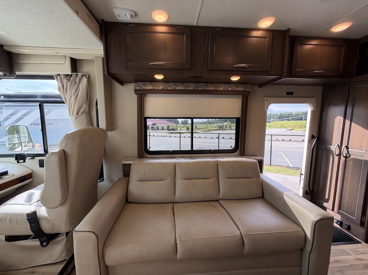 2019 COACHMEN PURSUIT 31BH - Image 19