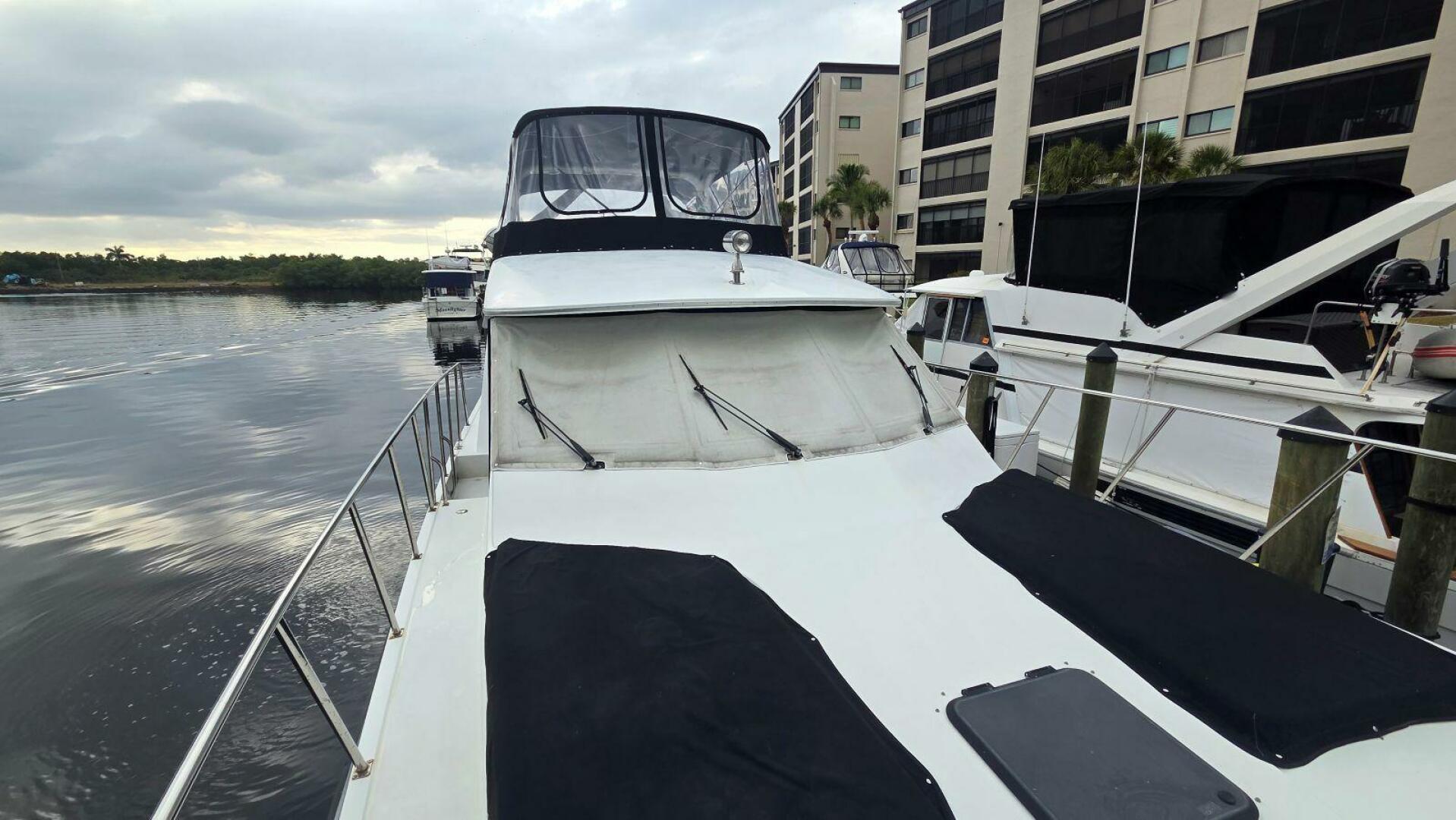 1998 Navigator 5300 - Image 16