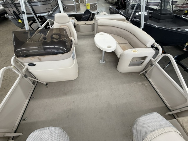 2002 CRESTLINER 2085 CFI - Image 9