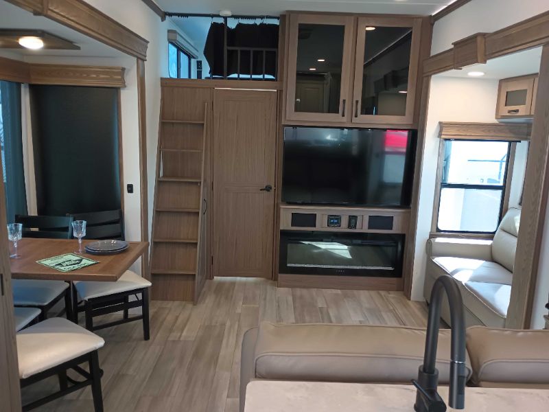 2024 Alliance RV Paradigm 395DS - Image 4