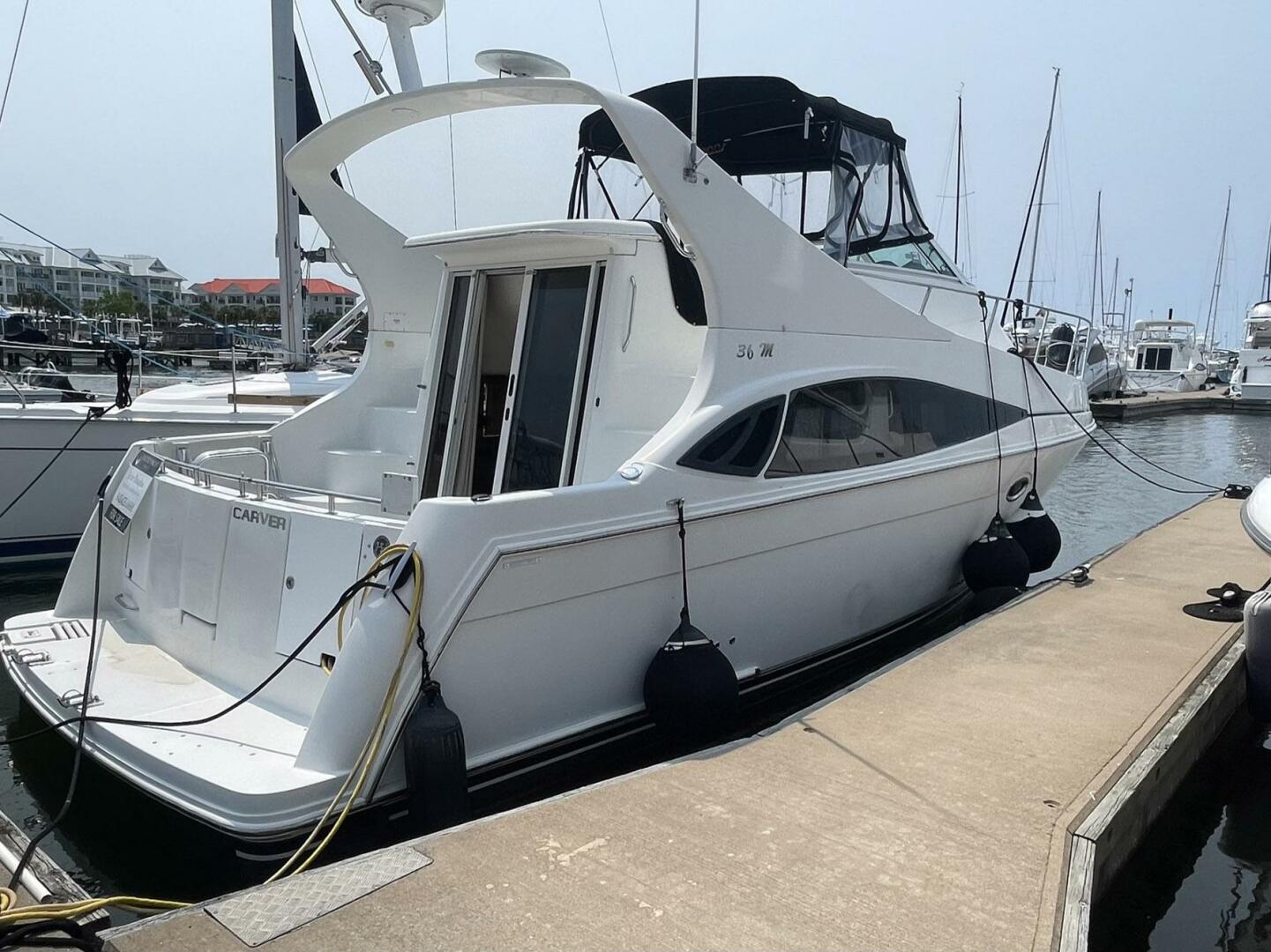 2006 Carver 36 Mariner - Image 2
